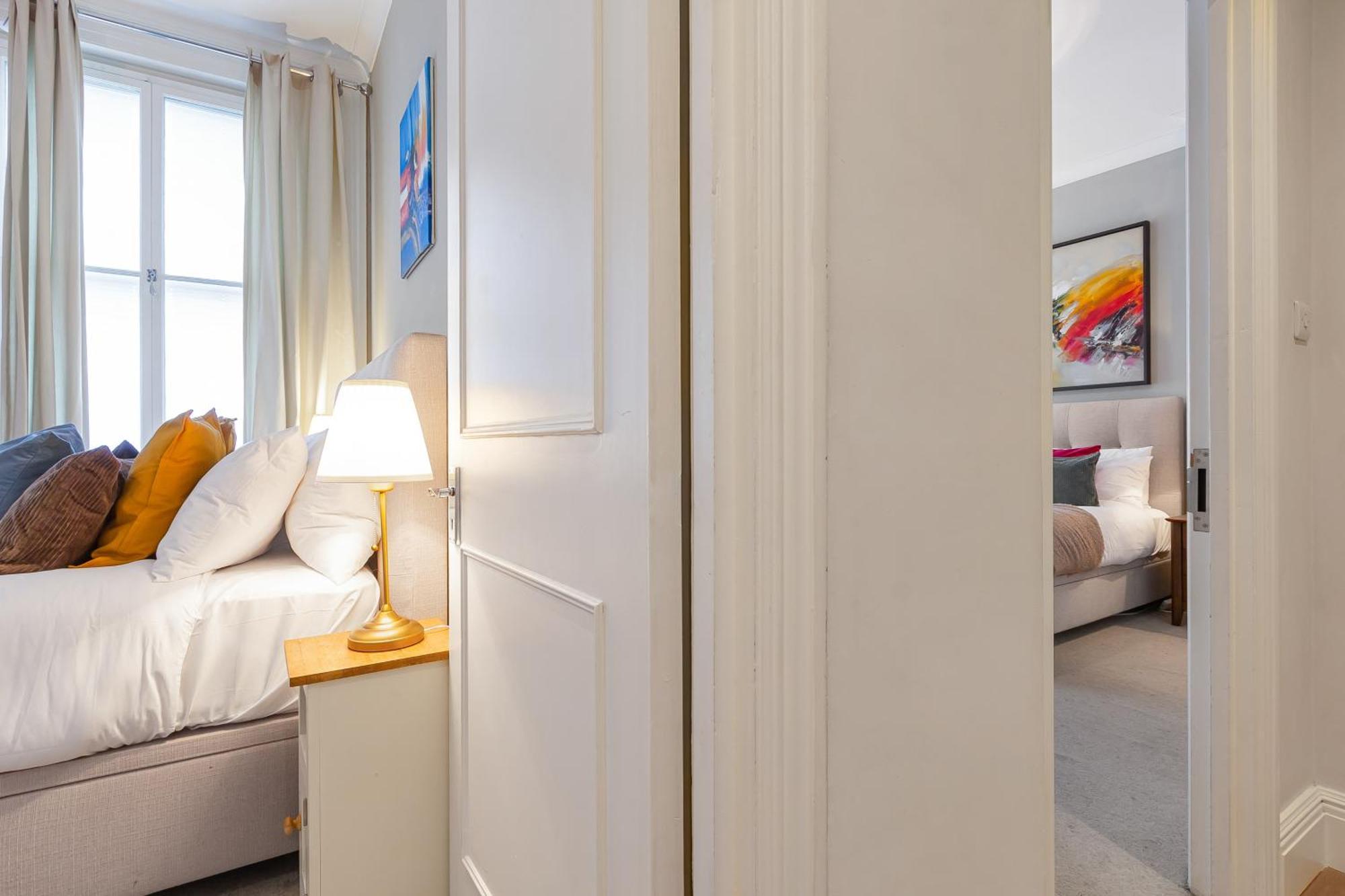Luxury Victorian 2 Bed 2 Bath Flat E14 Apartment