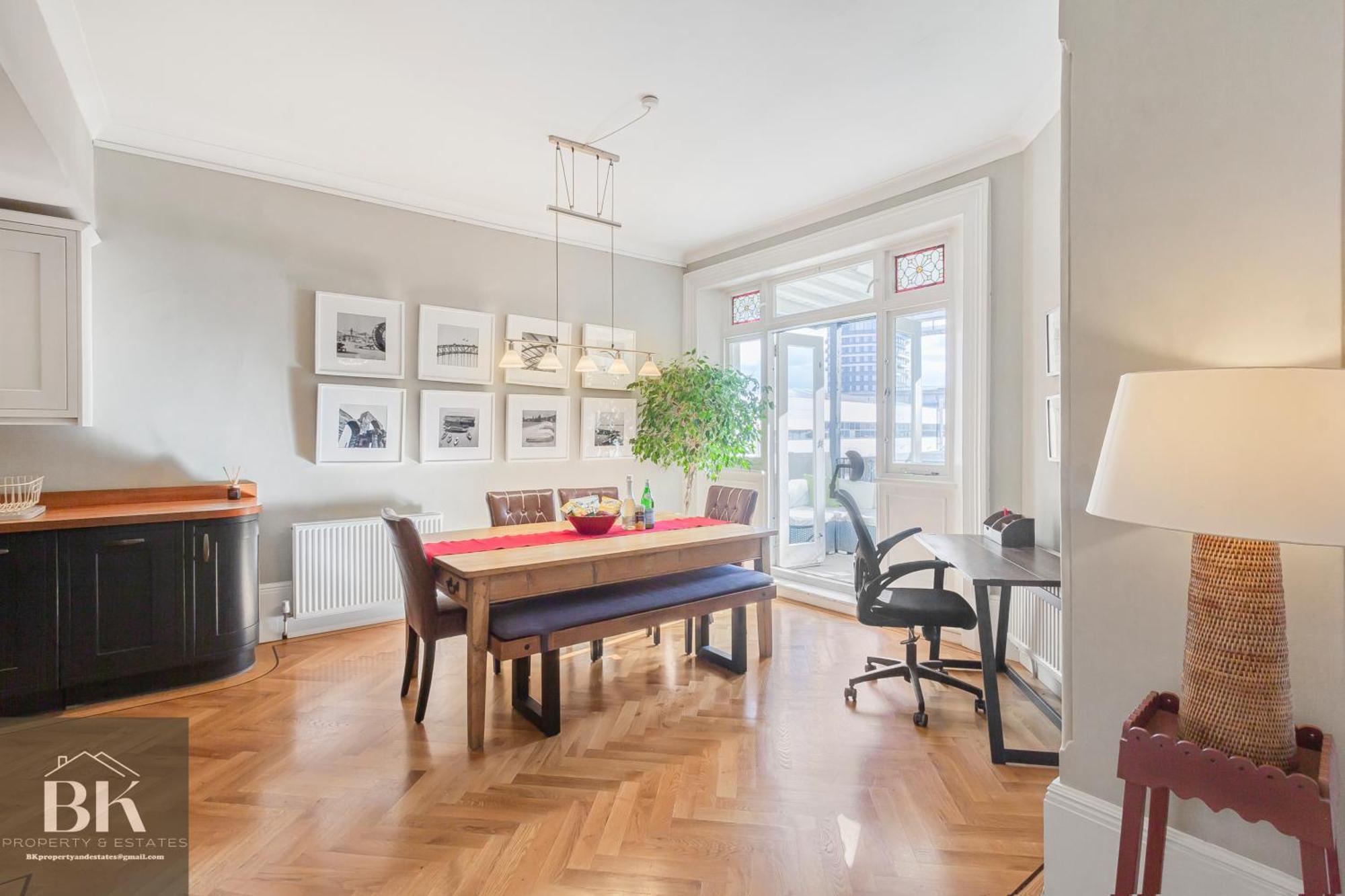 Luxury Victorian 2 Bed 2 Bath Flat E14 * London
