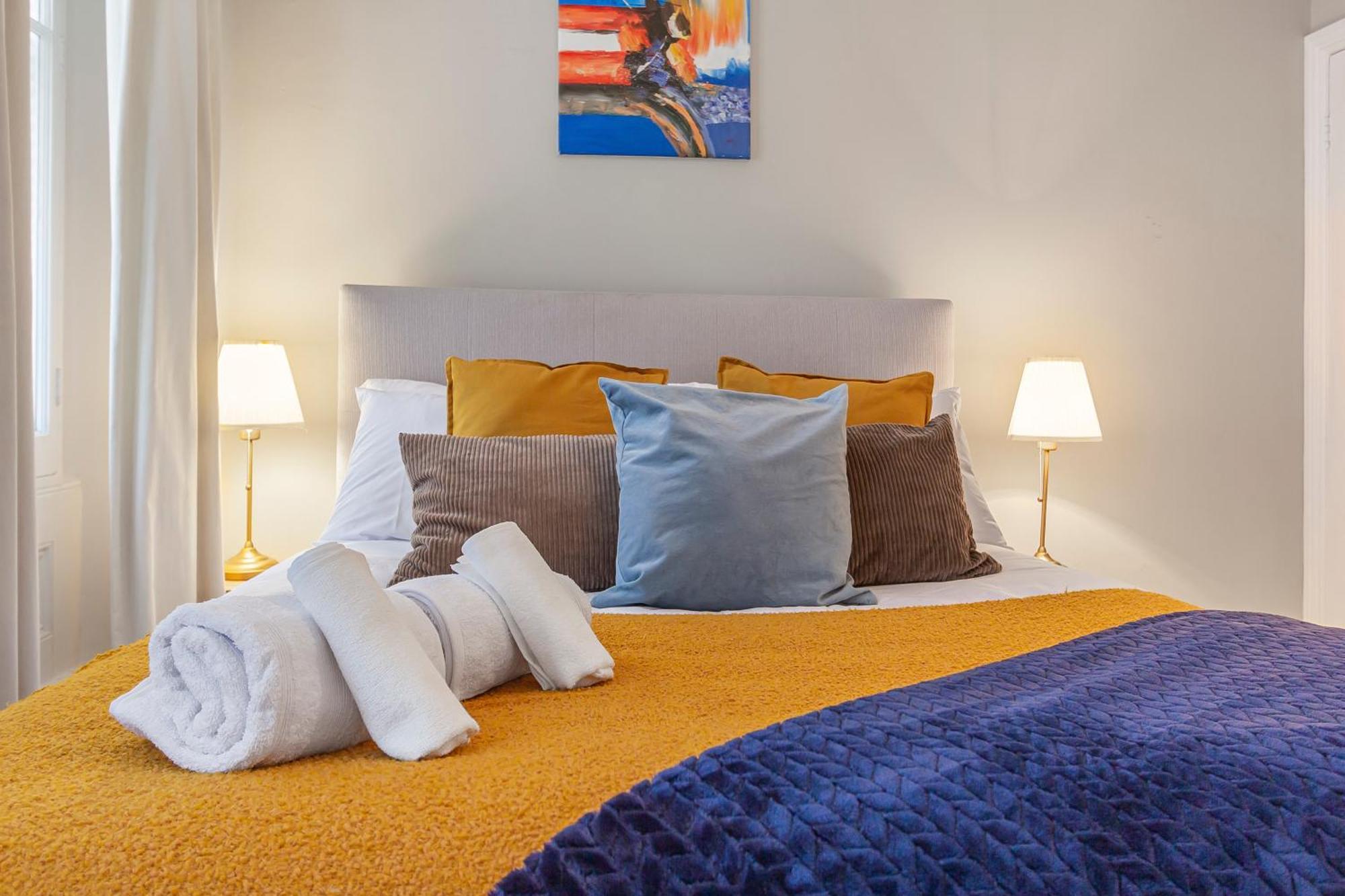 Luxury Victorian 2 Bed 2 Bath Flat E14