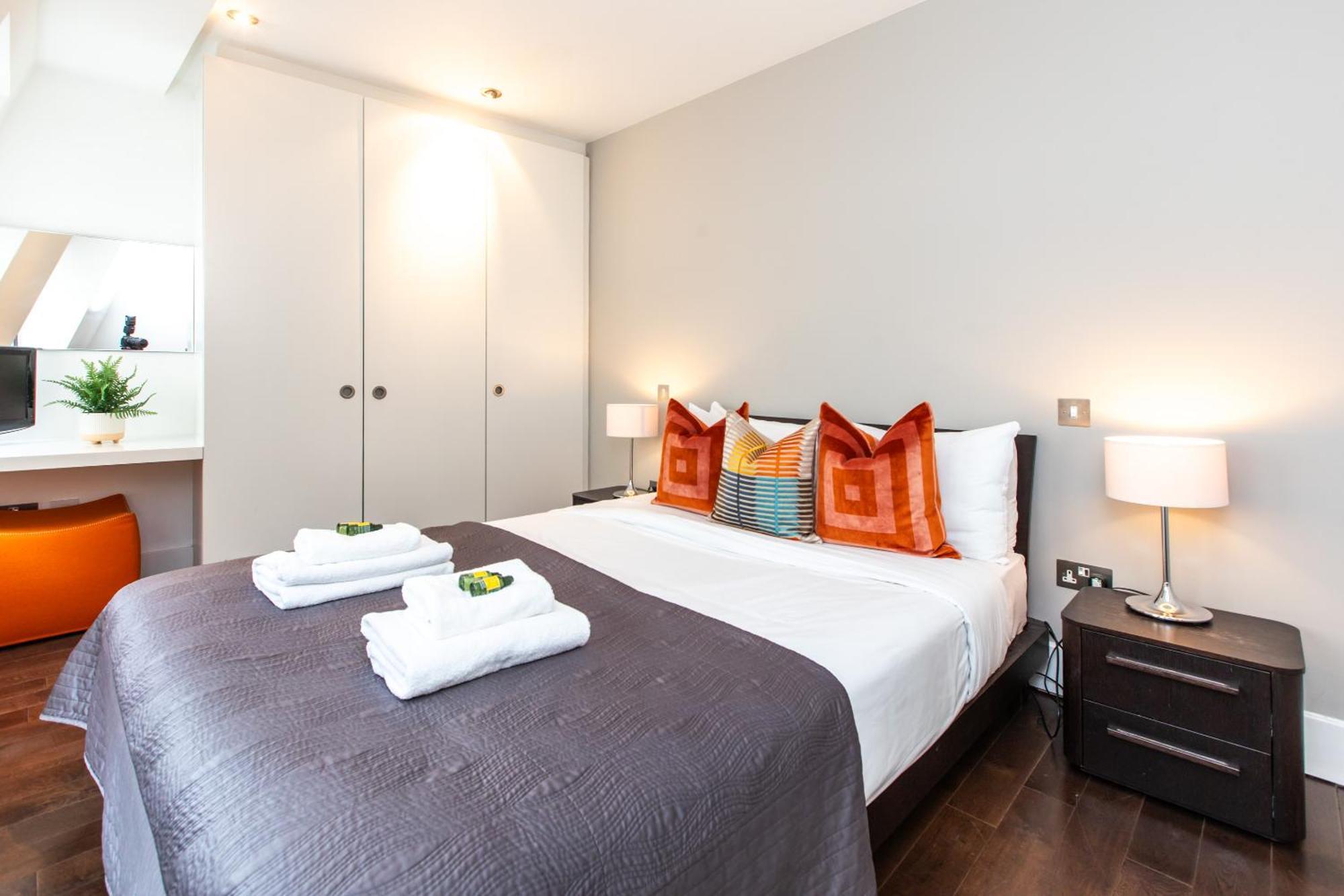 Charming 1br Near Monument Station! Lejlighed