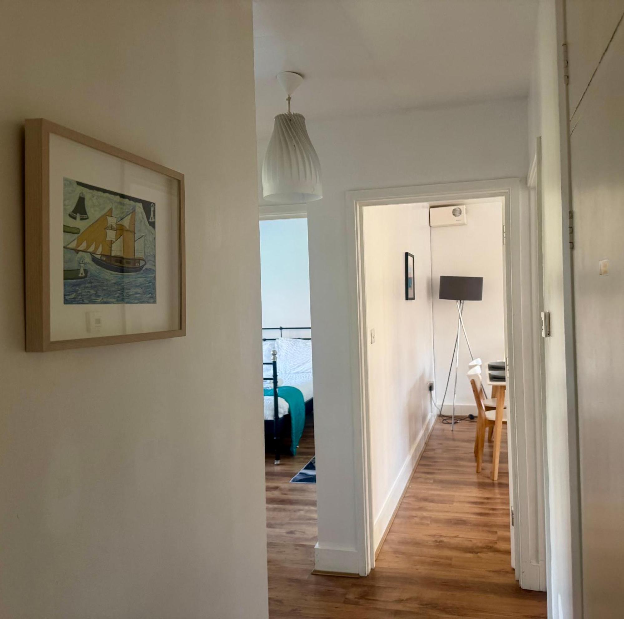 Serene 2 Bedroom Flat Free Off-street Parking Large Suv Close To Tube Lägenhet London