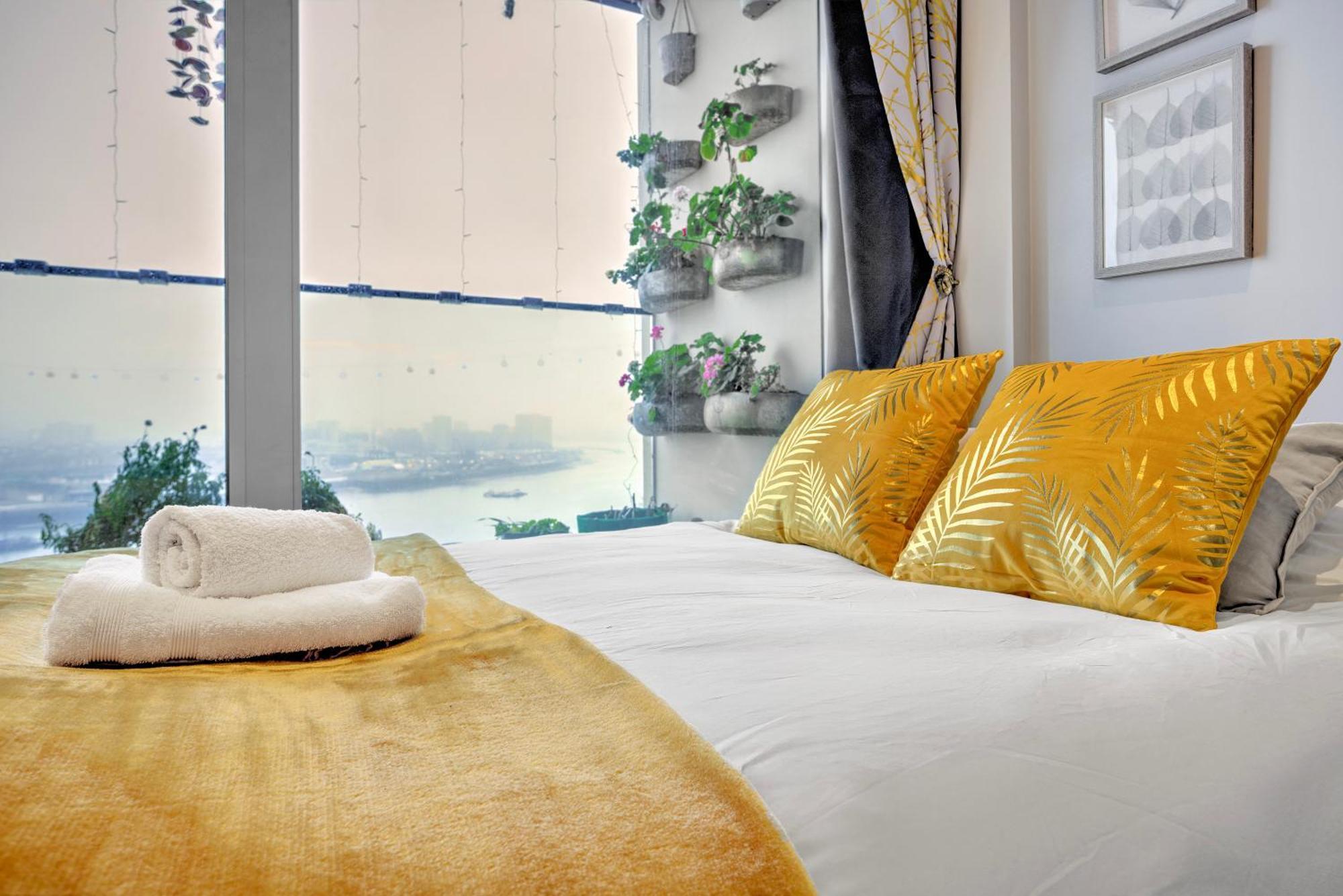 Trendy 3-bed, 2-bath - O2 Escape - Your Ideal Londen