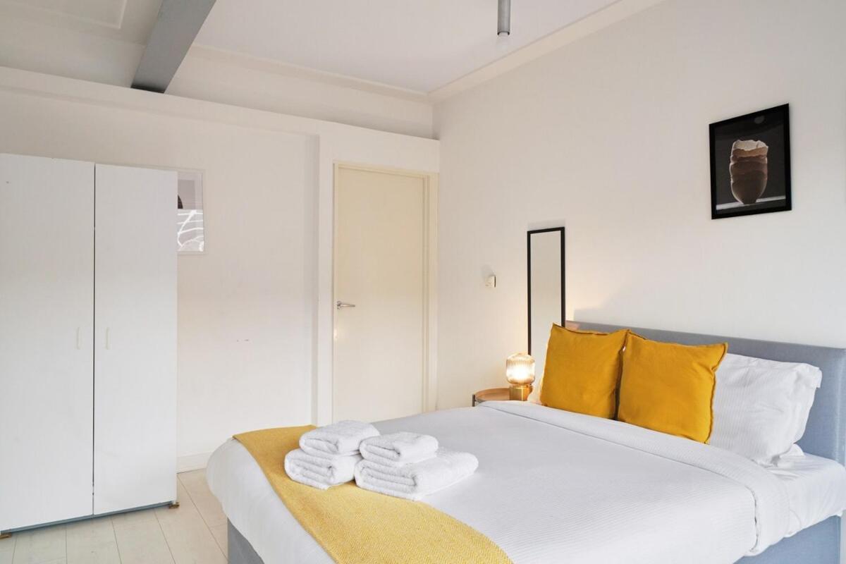 Modern 2-bed With Balcony In Stratford Appartamento
