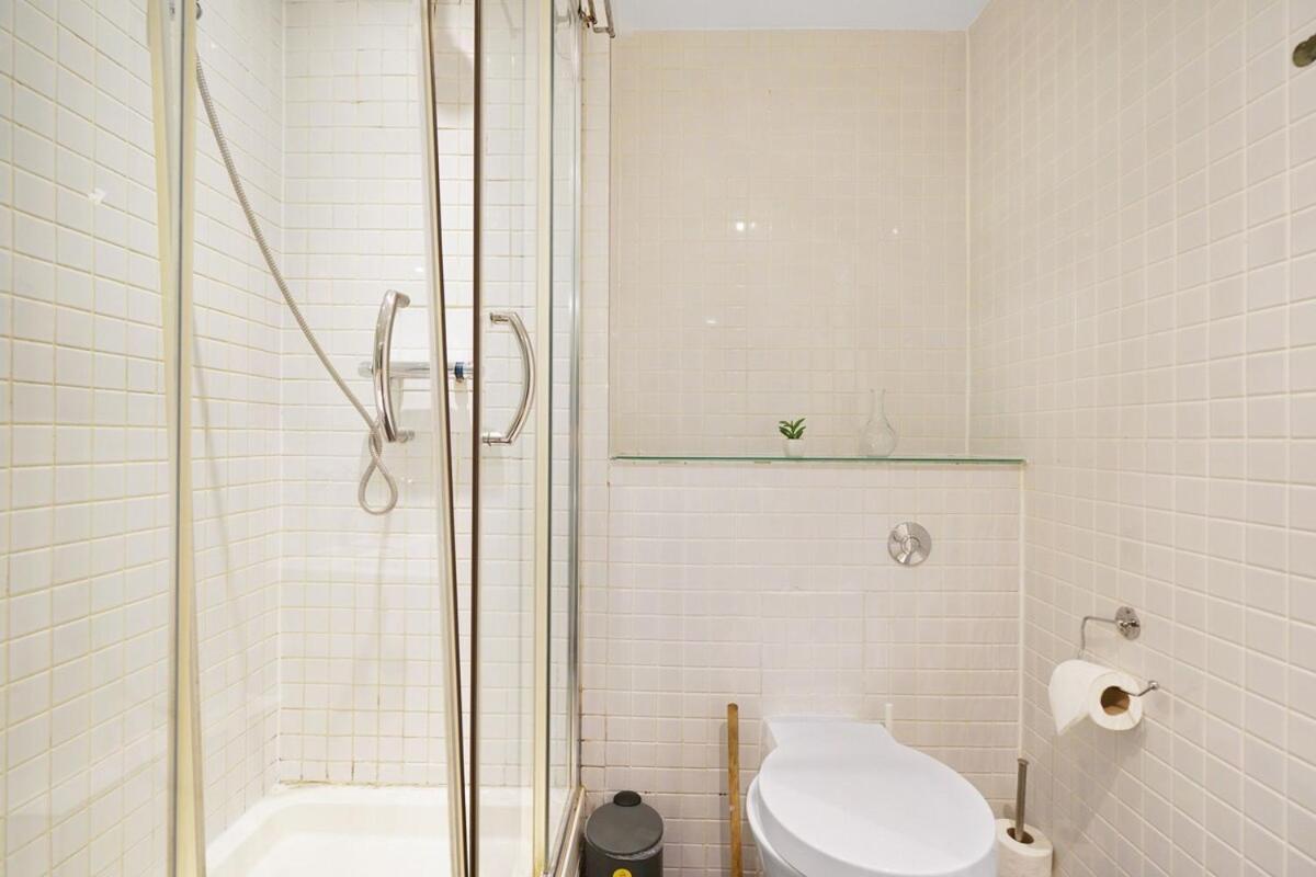 Modern 2-bed With Balcony In Stratford Appartamento Londra