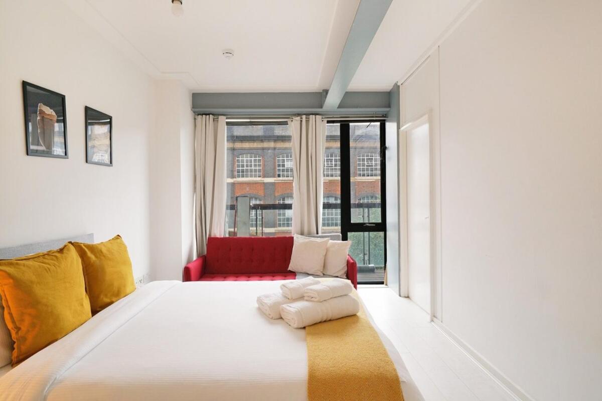 Modern 2-bed With Balcony In Stratford * Londra