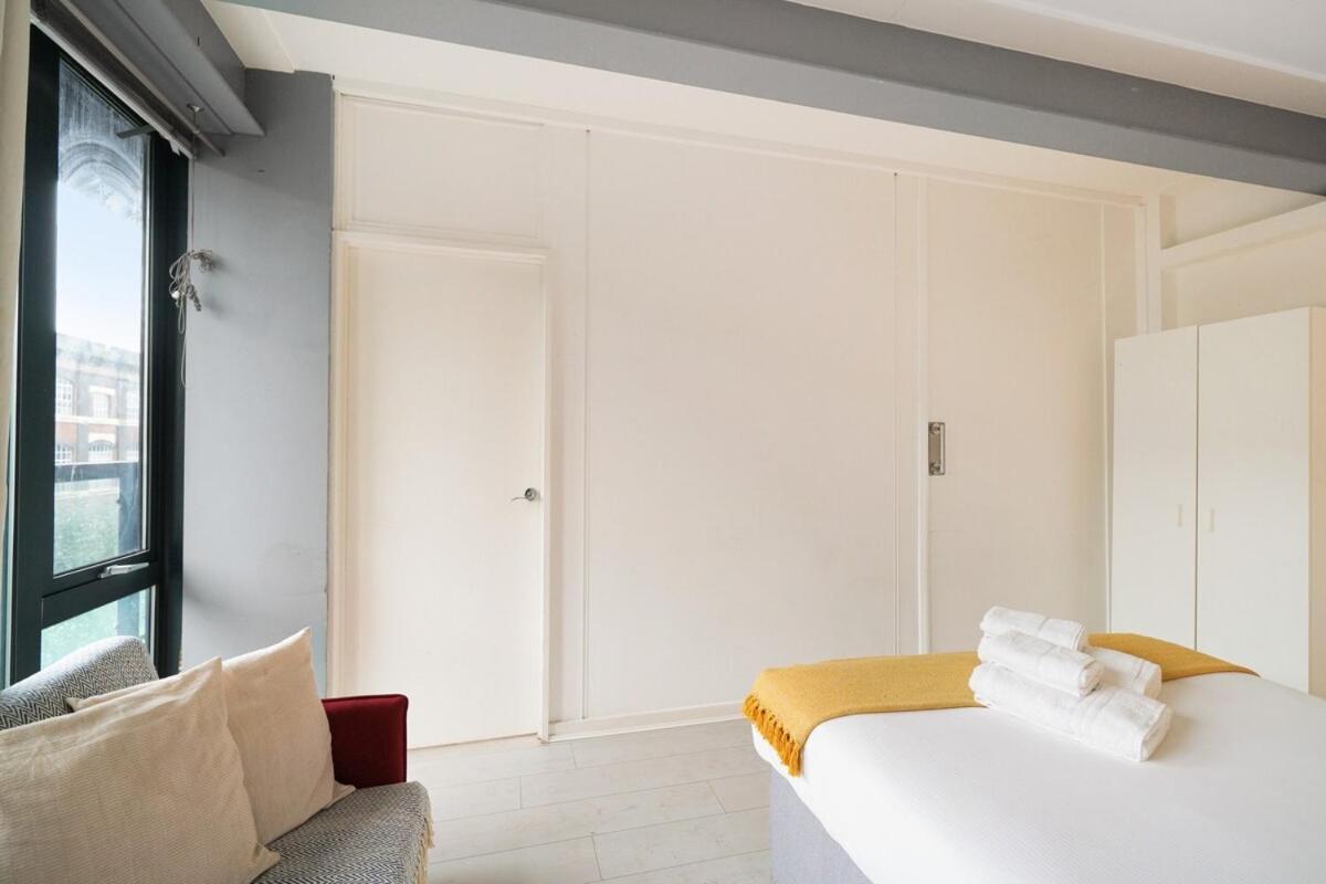 Modern 2-bed With Balcony In Stratford Appartamento