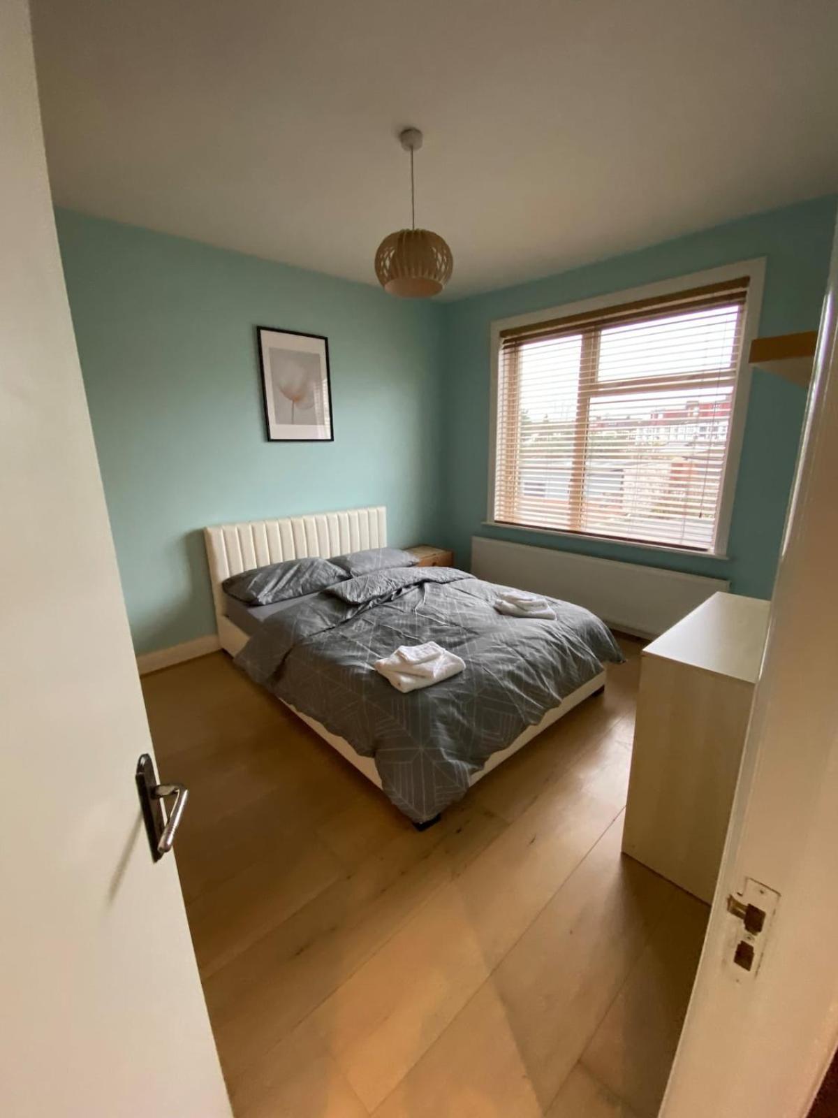 House For 7, Garden With Pond, 20min From Heathrow *