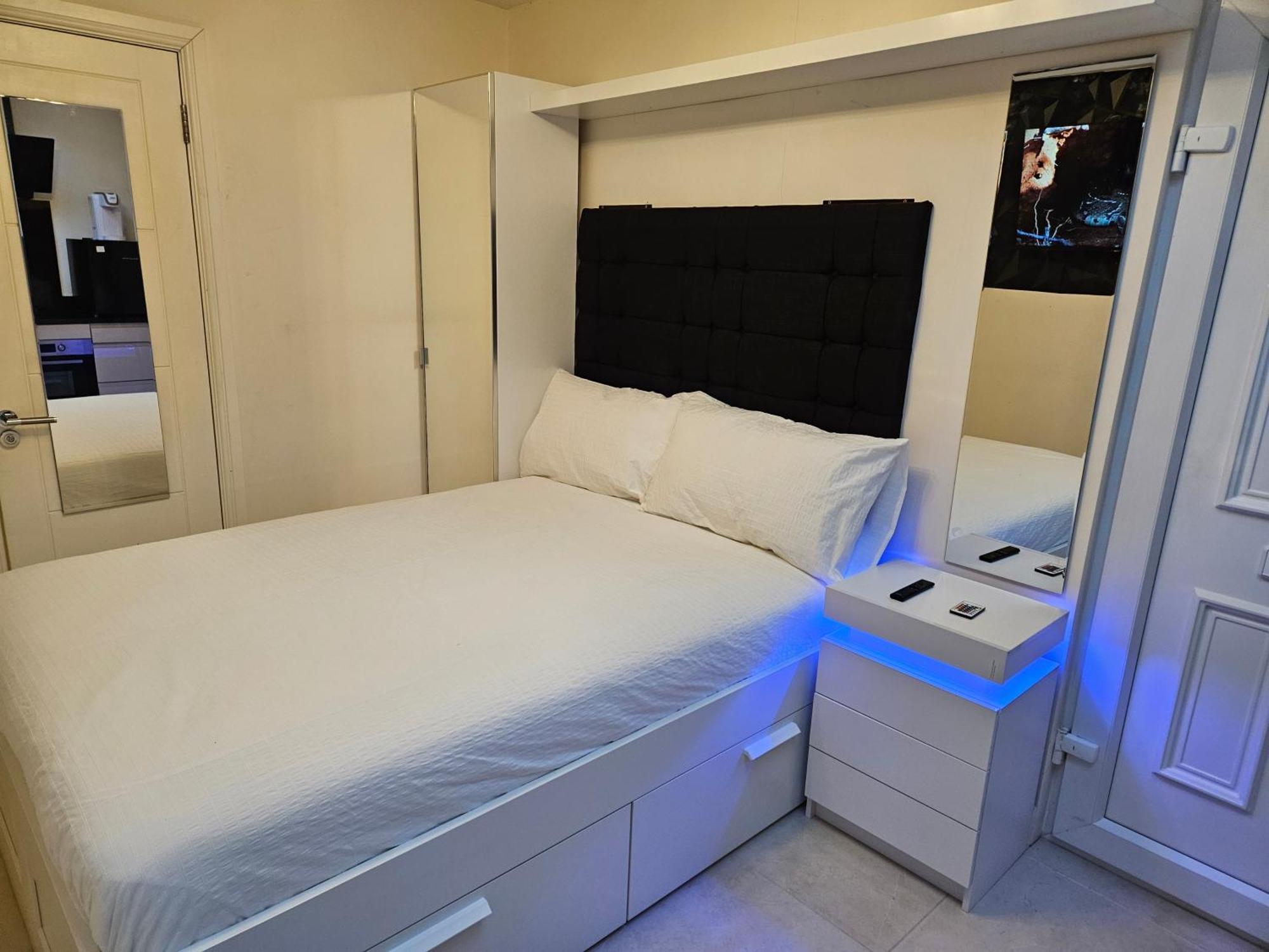 Apartment For 2guests-parking-garden-nearlondon-ac *