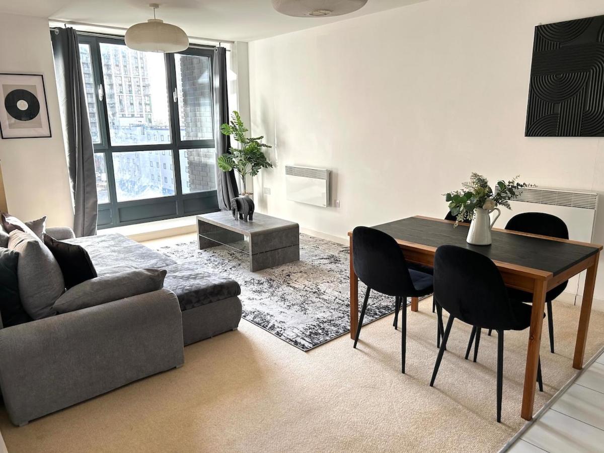 O2 & Excel Zone 2 Sleeps 6 * London