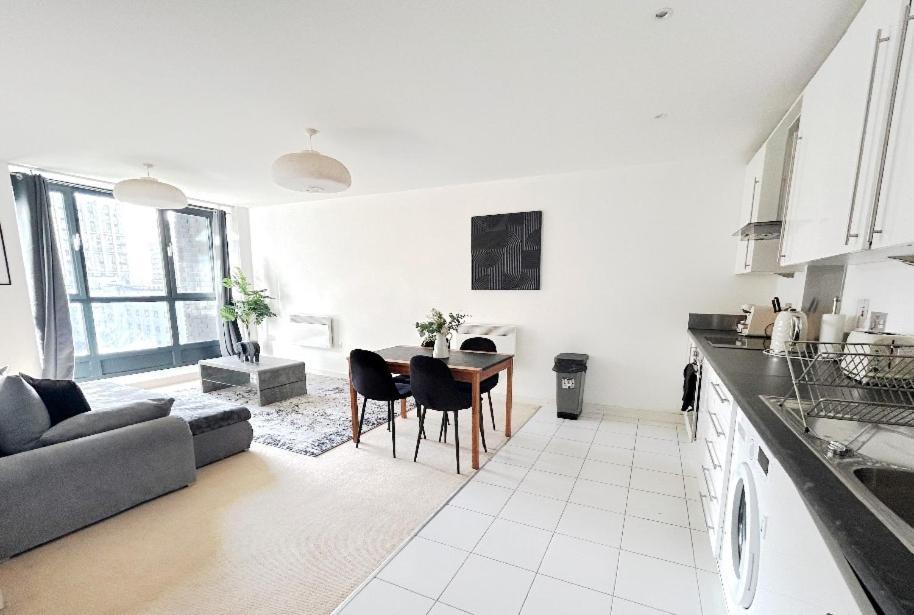 O2 & Excel Zone 2 Sleeps 6 Lägenhet London