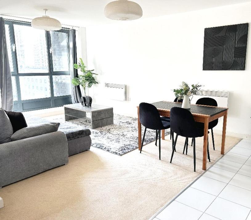 Lägenhet O2 & Excel Zone 2 Sleeps 6 *