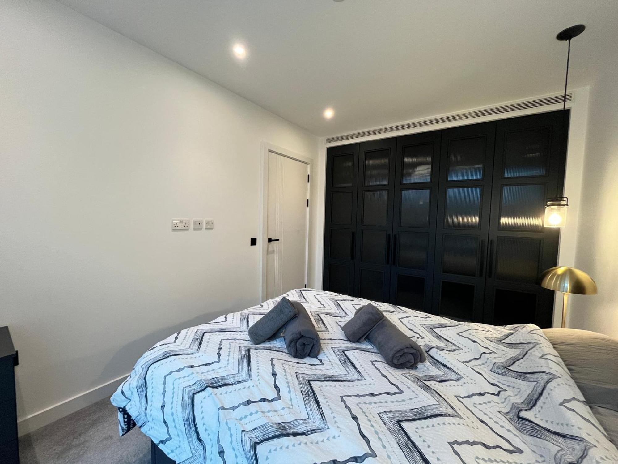 Whole Spacious New 1 Bed Flat Near Tower Bridge Apartment *