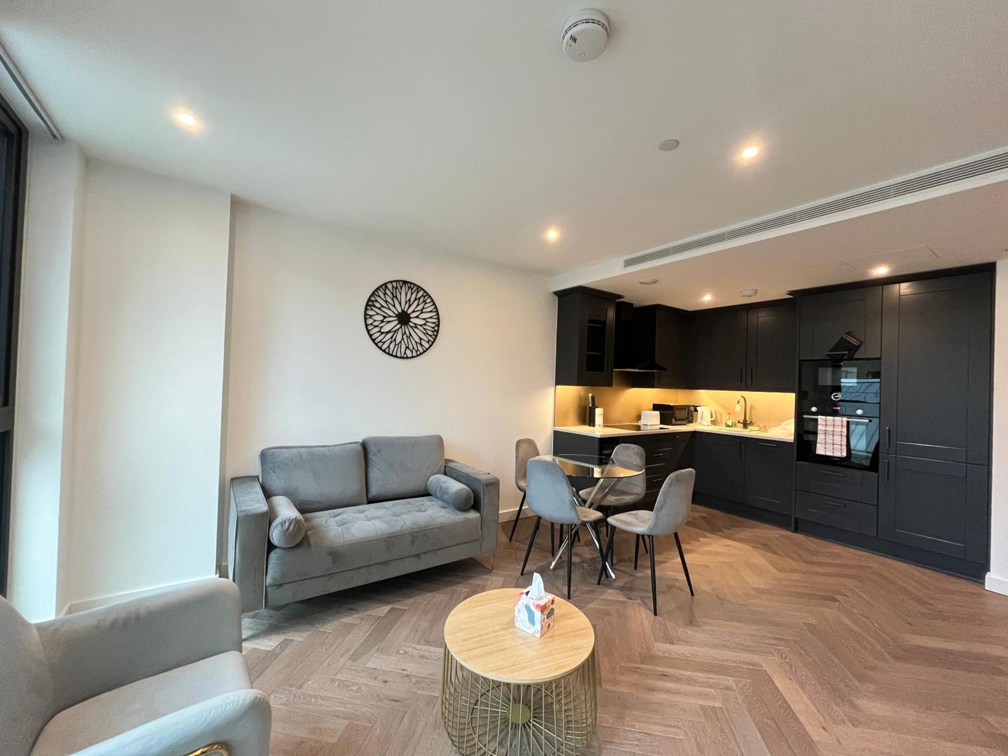 Whole Spacious New 1 Bed Flat Near Tower Bridge *