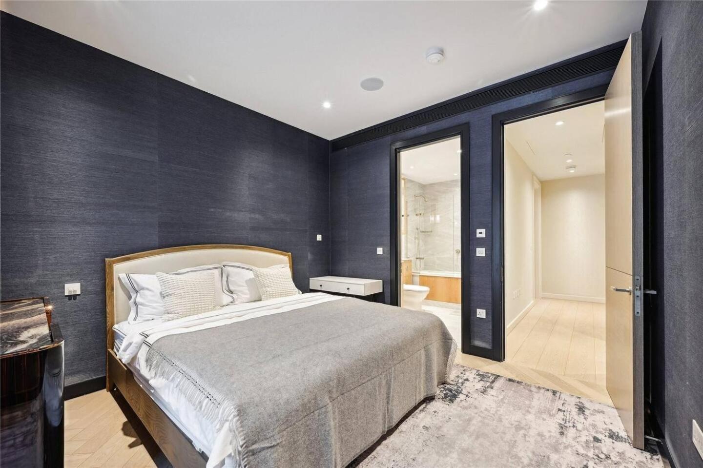 Homestay Holland Park 3 Bedroom Apartment London