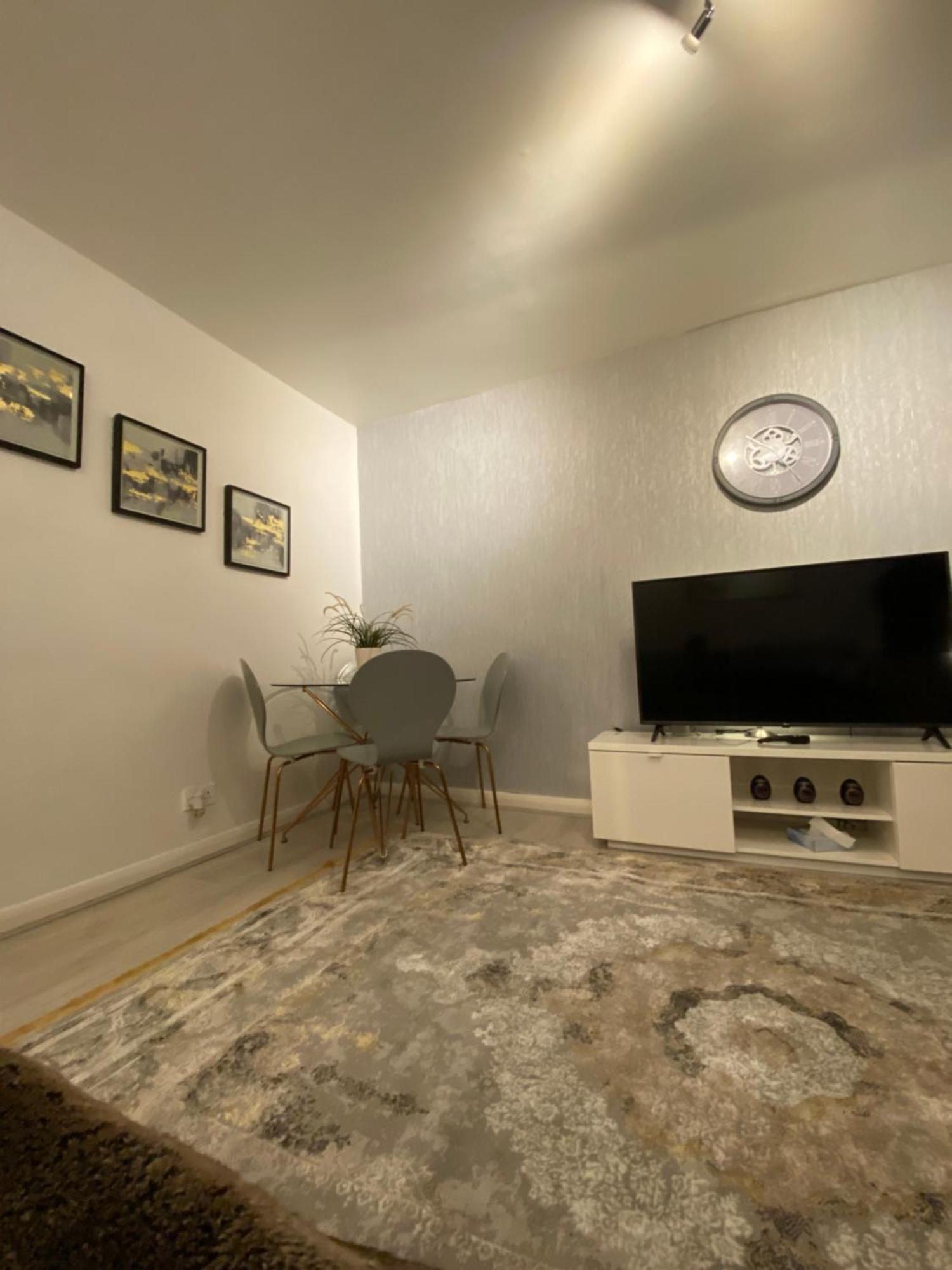 One Bedroom Flat In Chiswick W4 Leilighet