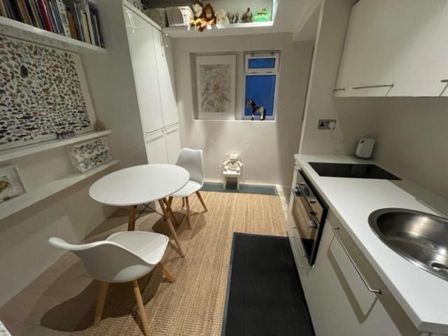 Modern Self-contained Ground And Basement * Londra