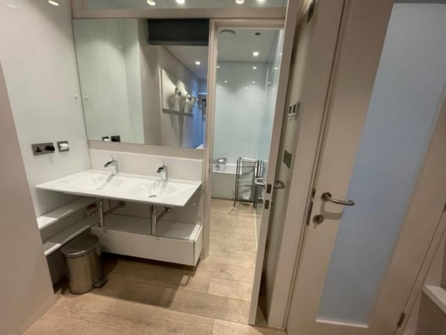 Appartamento Modern Self-contained Ground And Basement