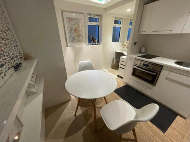Modern Self-contained Ground And Basement Appartamento Londra