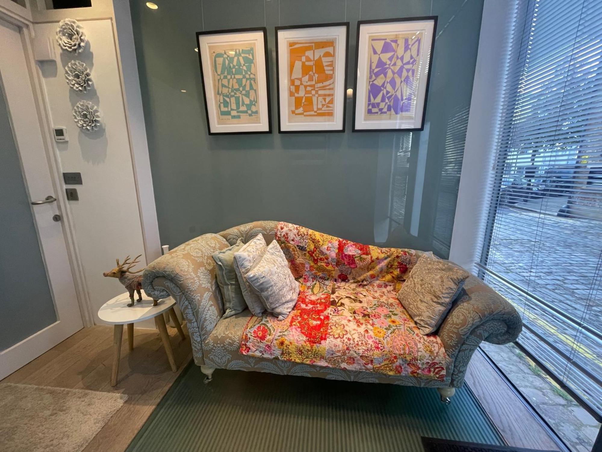 Modern Self-contained Ground And Basement Londra