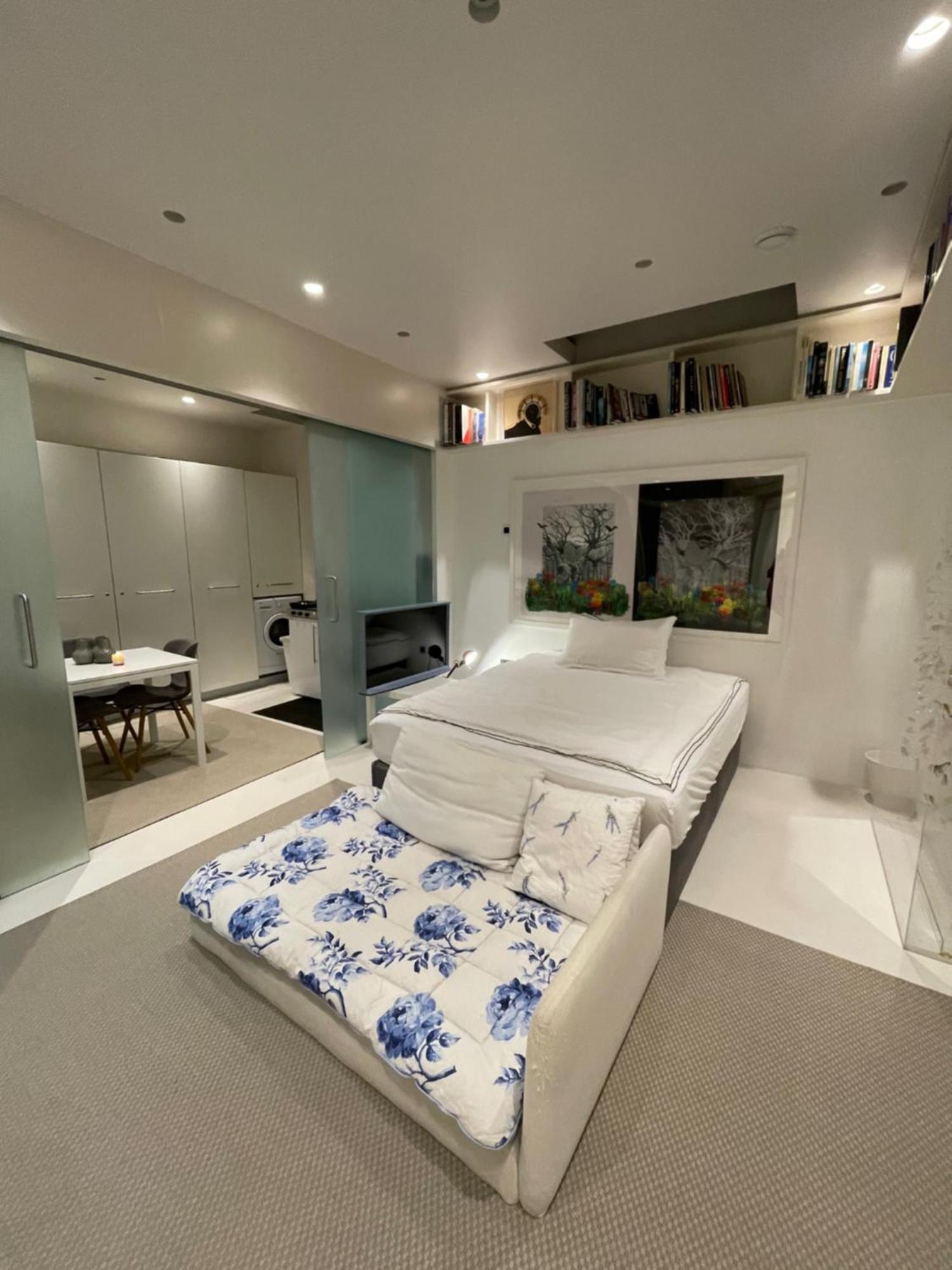 Modern Self-contained Ground And Basement * Londra