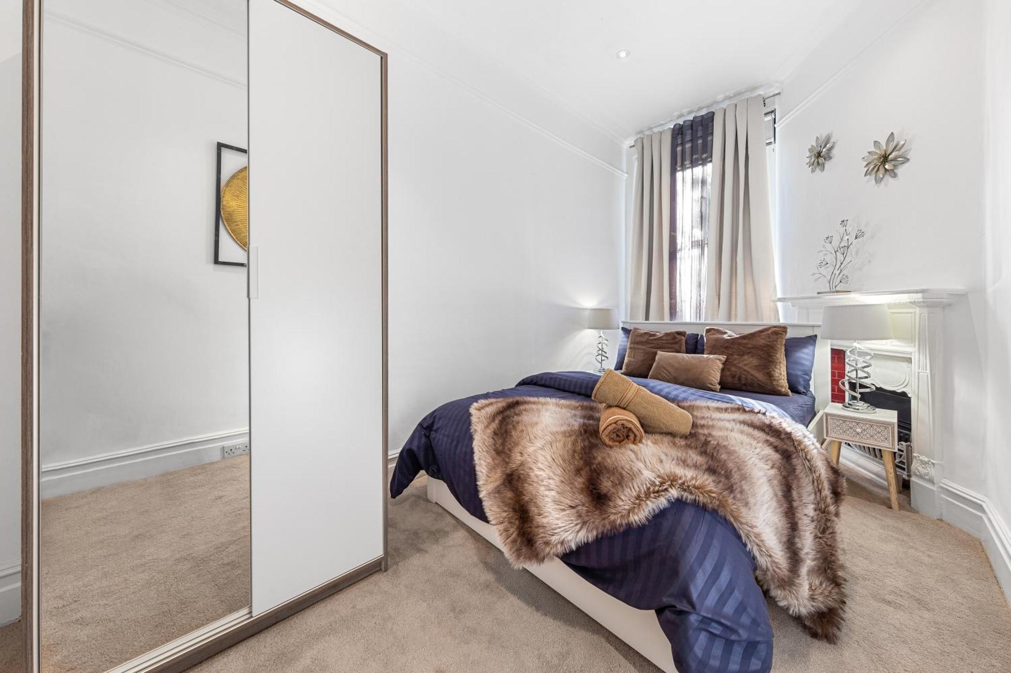 3 Bedroom Sloane Square Kings Road Chelsea Bm1 London