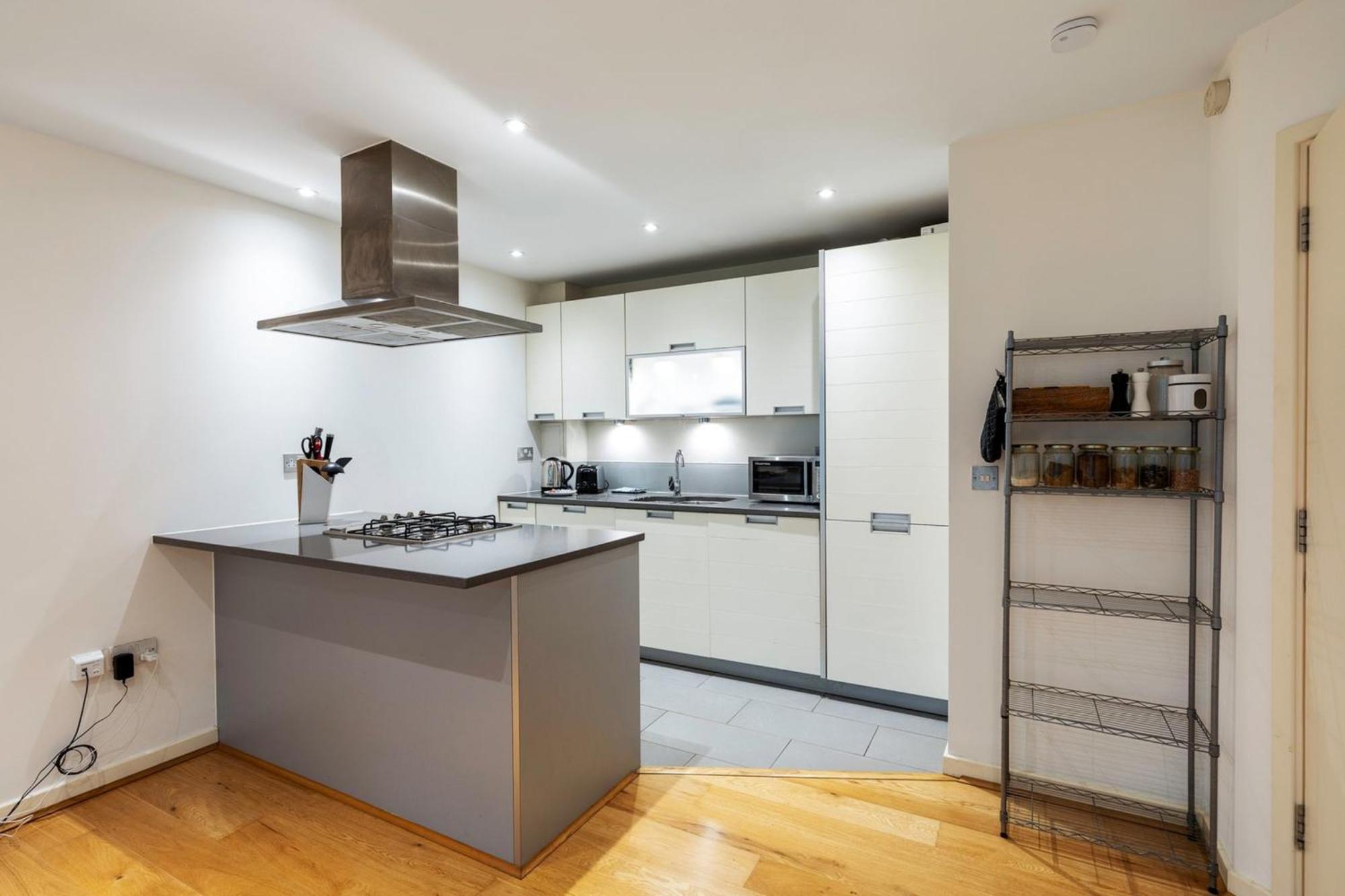 2-bed 2-bath In Old Street Appartement