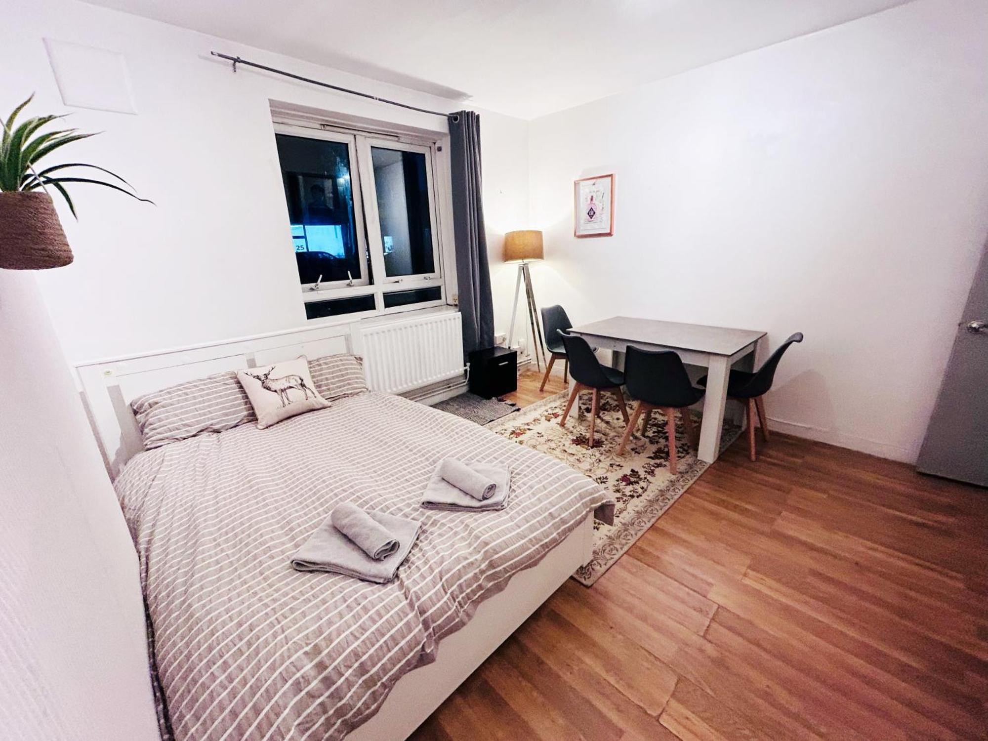 Leilighet Spacious Flat With 2 To 3 Bedrooms In