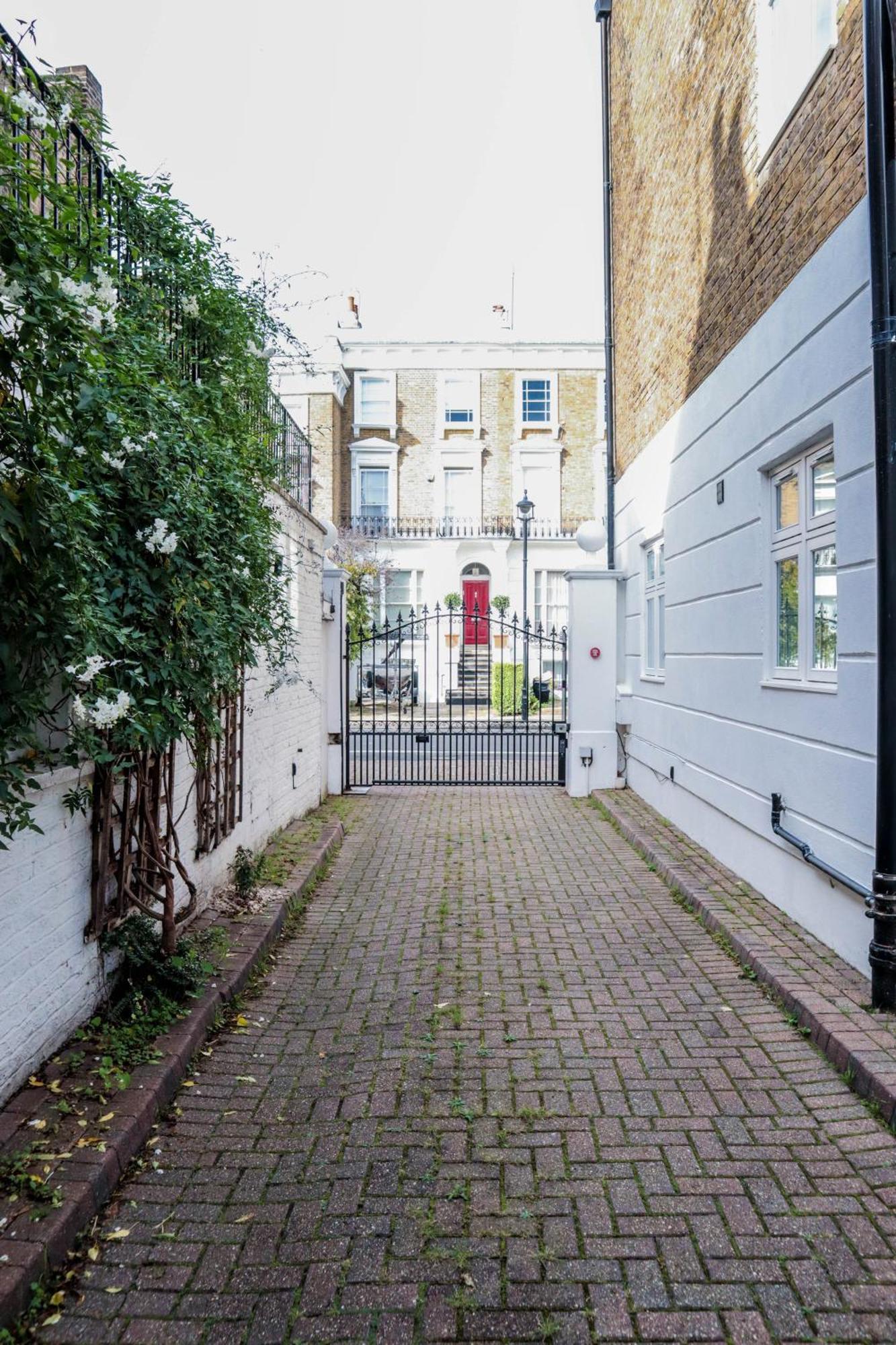 Spacious 4-bed In St.john's Wood Apartment *