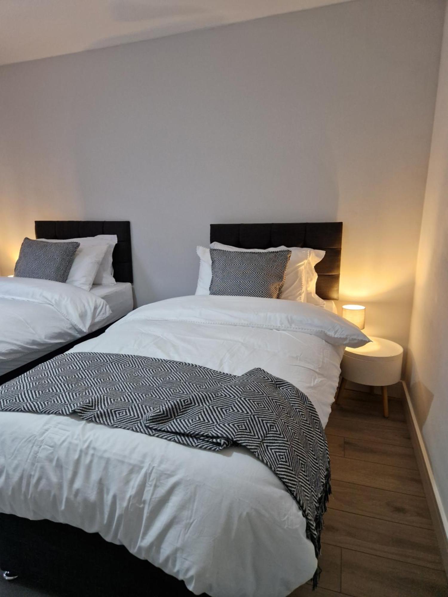 Feriehus Stylish 2 Bed Home- Short Walk To Tottenham Stadium/stations *