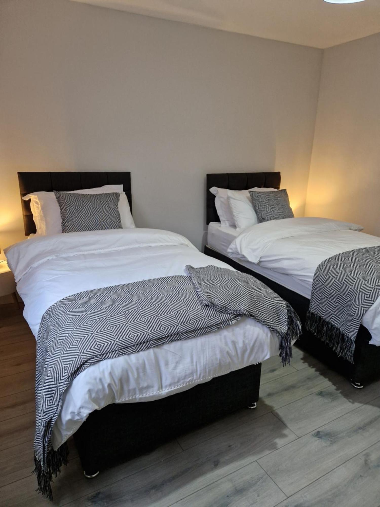 Feriehus Stylish 2 Bed Home- Short Walk To Tottenham Stadium/stations