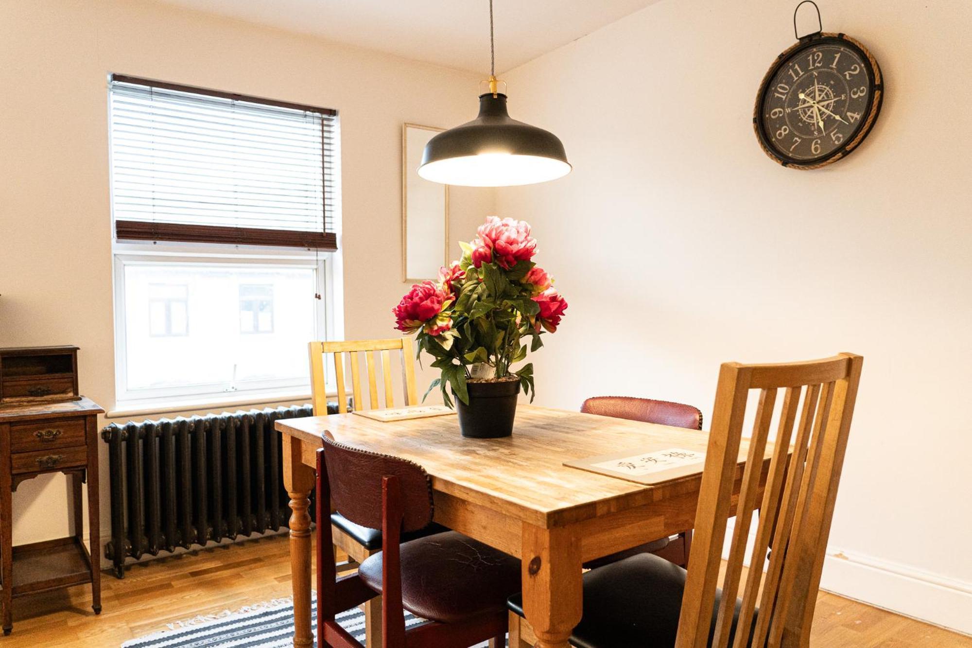 Spacious 2 Bedroom In Hackney * Londen