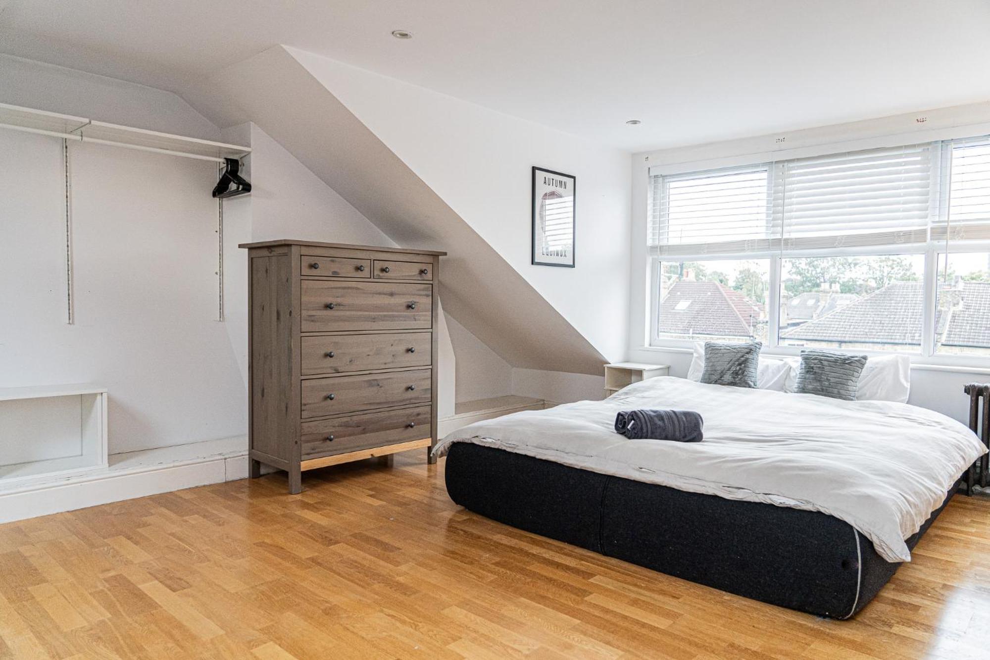 Spacious 2 Bedroom In Hackney *