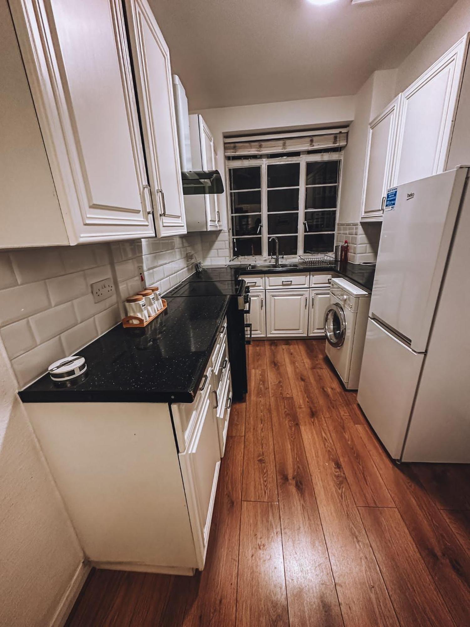Cosy 2 Bedroom In Swiss Cottage. Londres