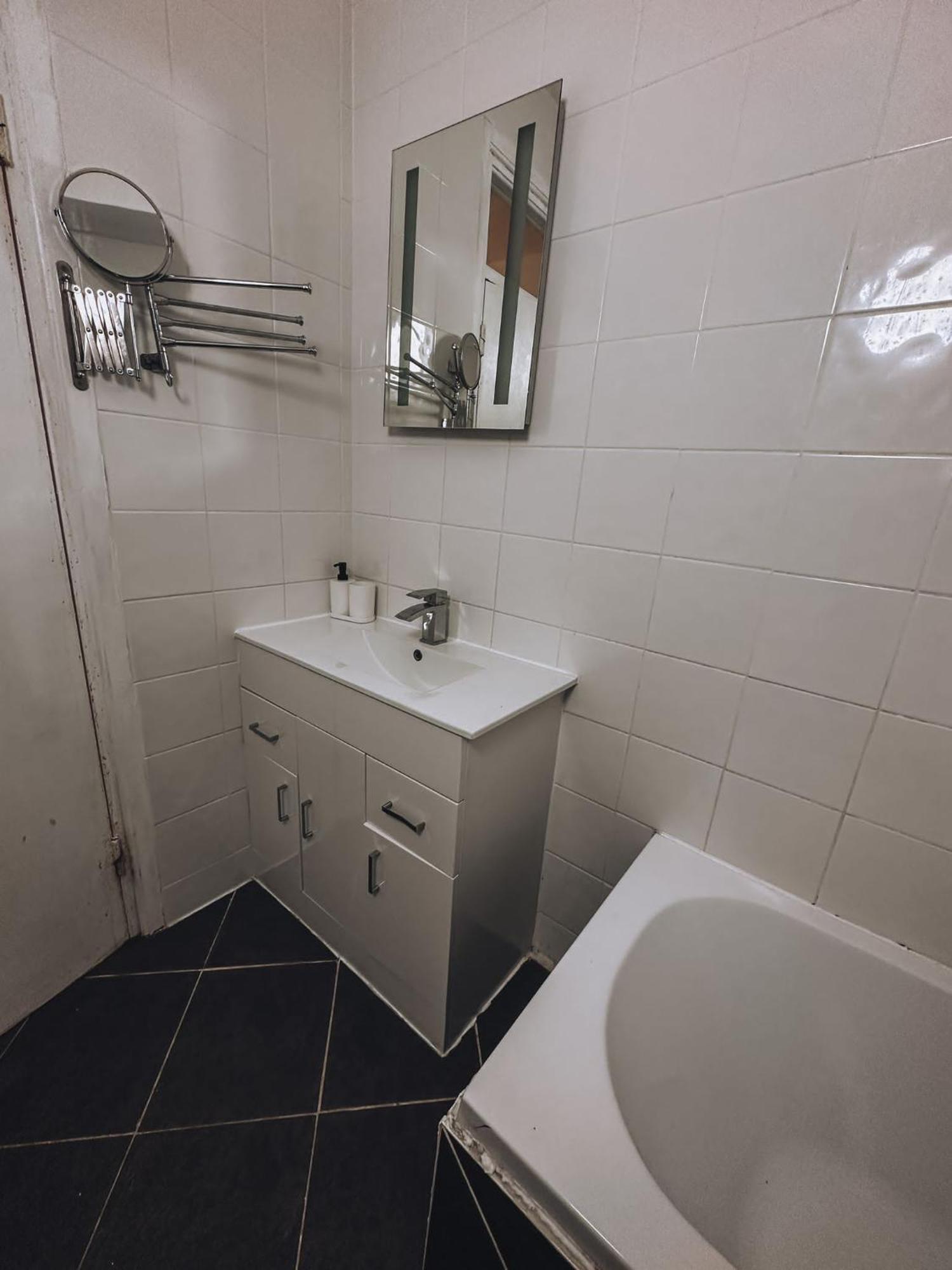 Cosy 2 Bedroom In Swiss Cottage. Appartement Londres