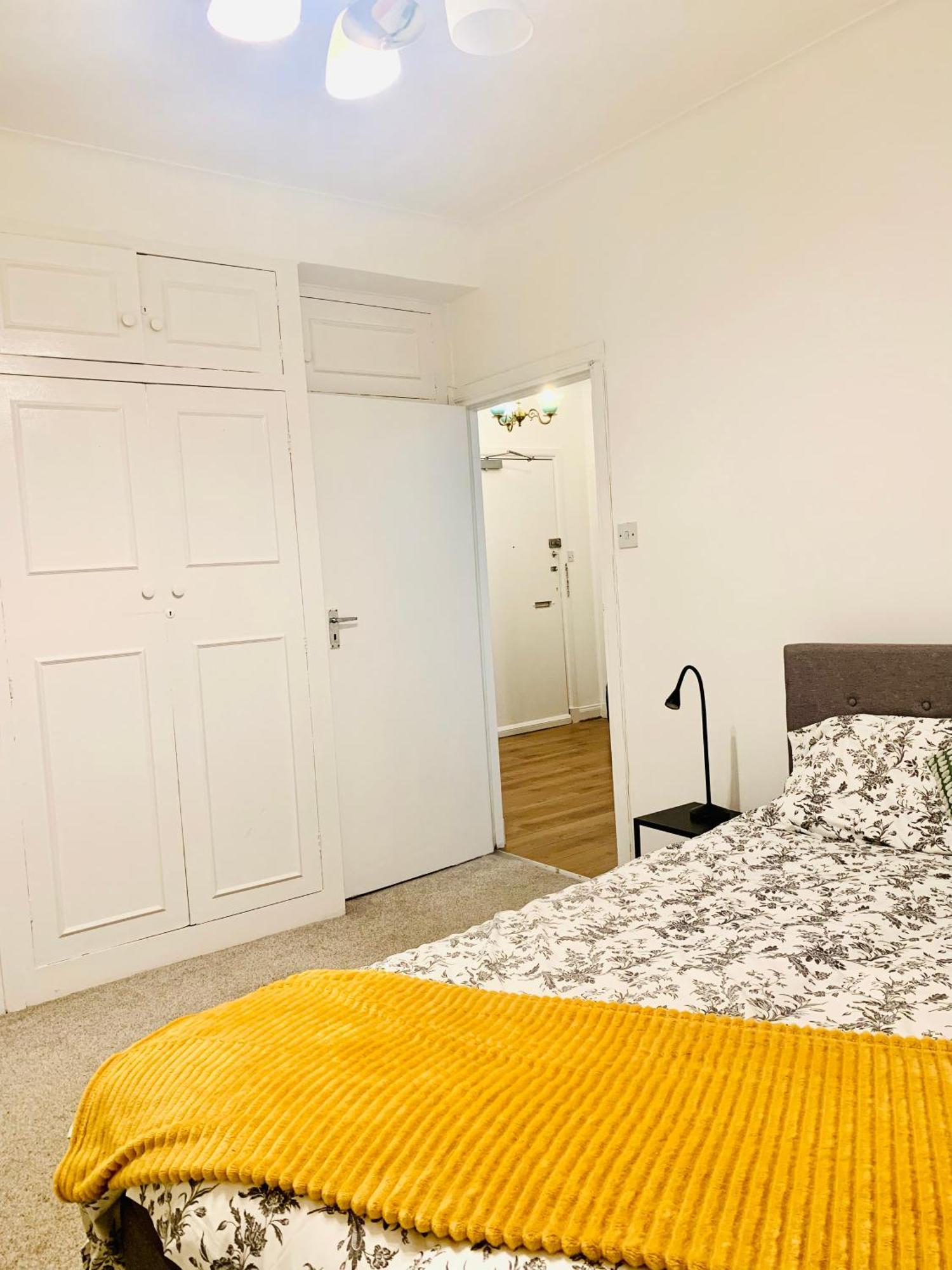 Cosy 2 Bedroom In Swiss Cottage. * Londres
