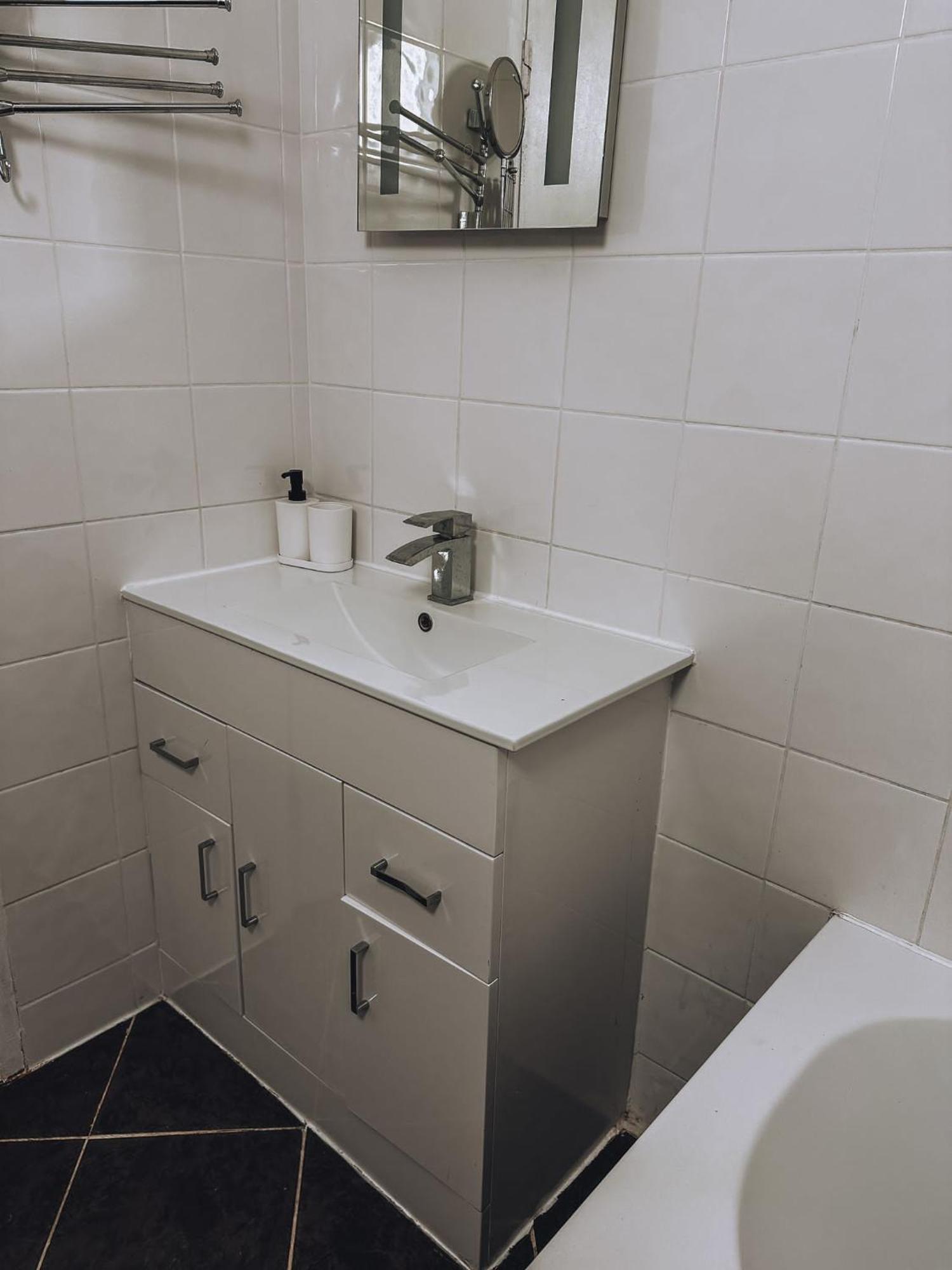 Cosy 2 Bedroom In Swiss Cottage. Appartement