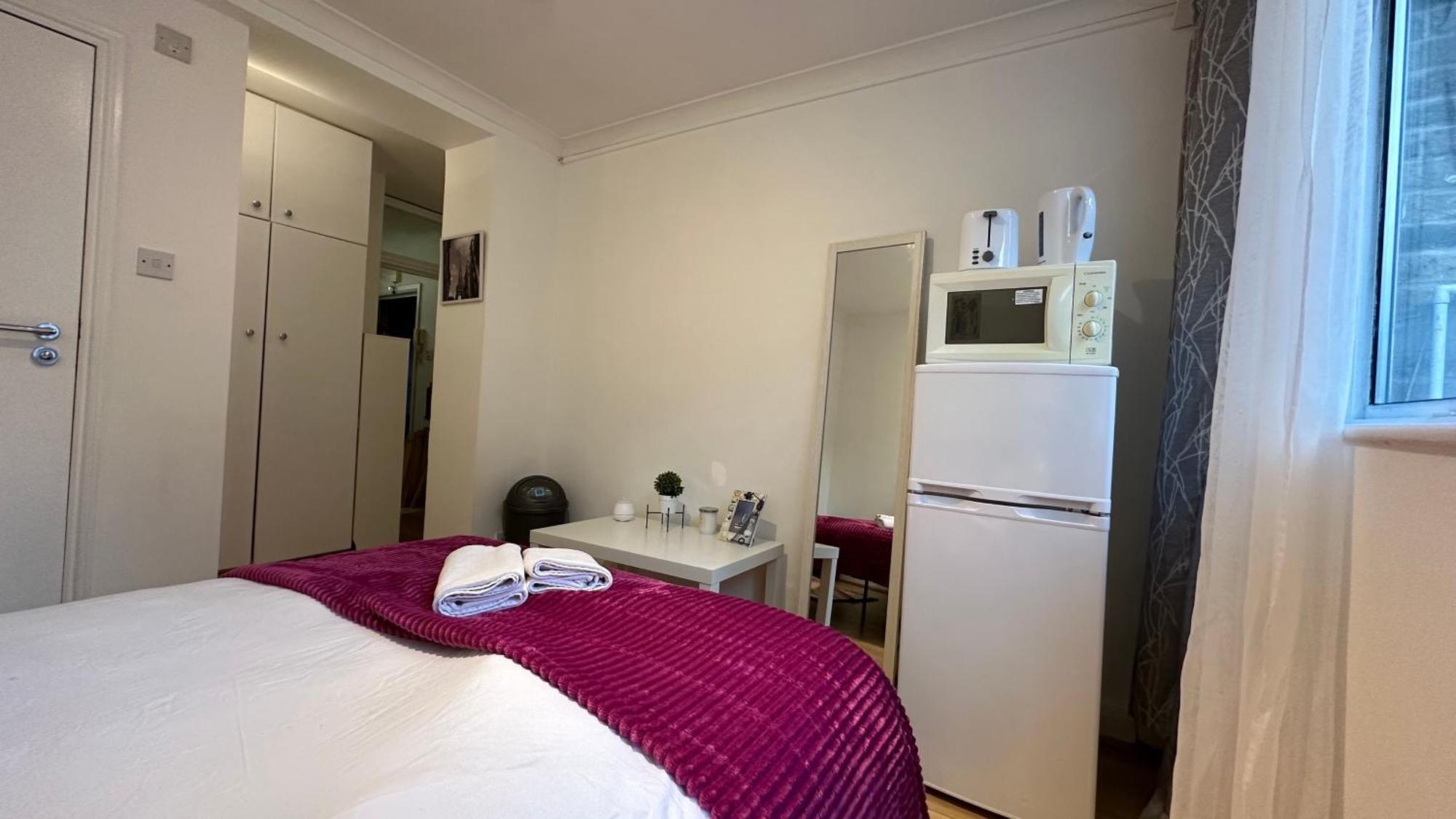Economic Hotel-like Room, En-suite Sheperds Bush Lejlighed *