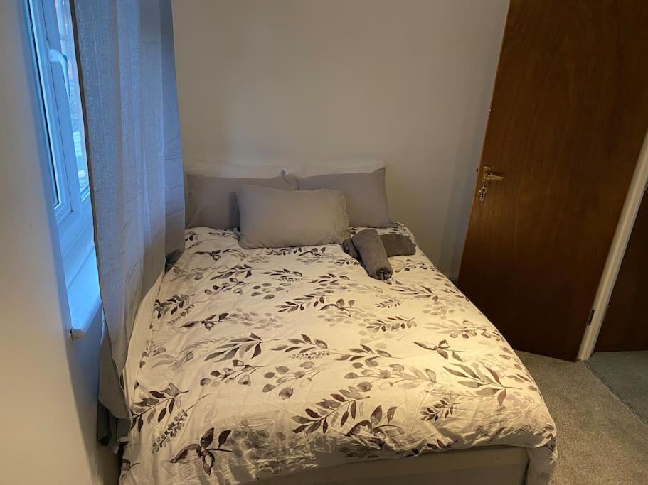 Entire 1 Bedroom House * London
