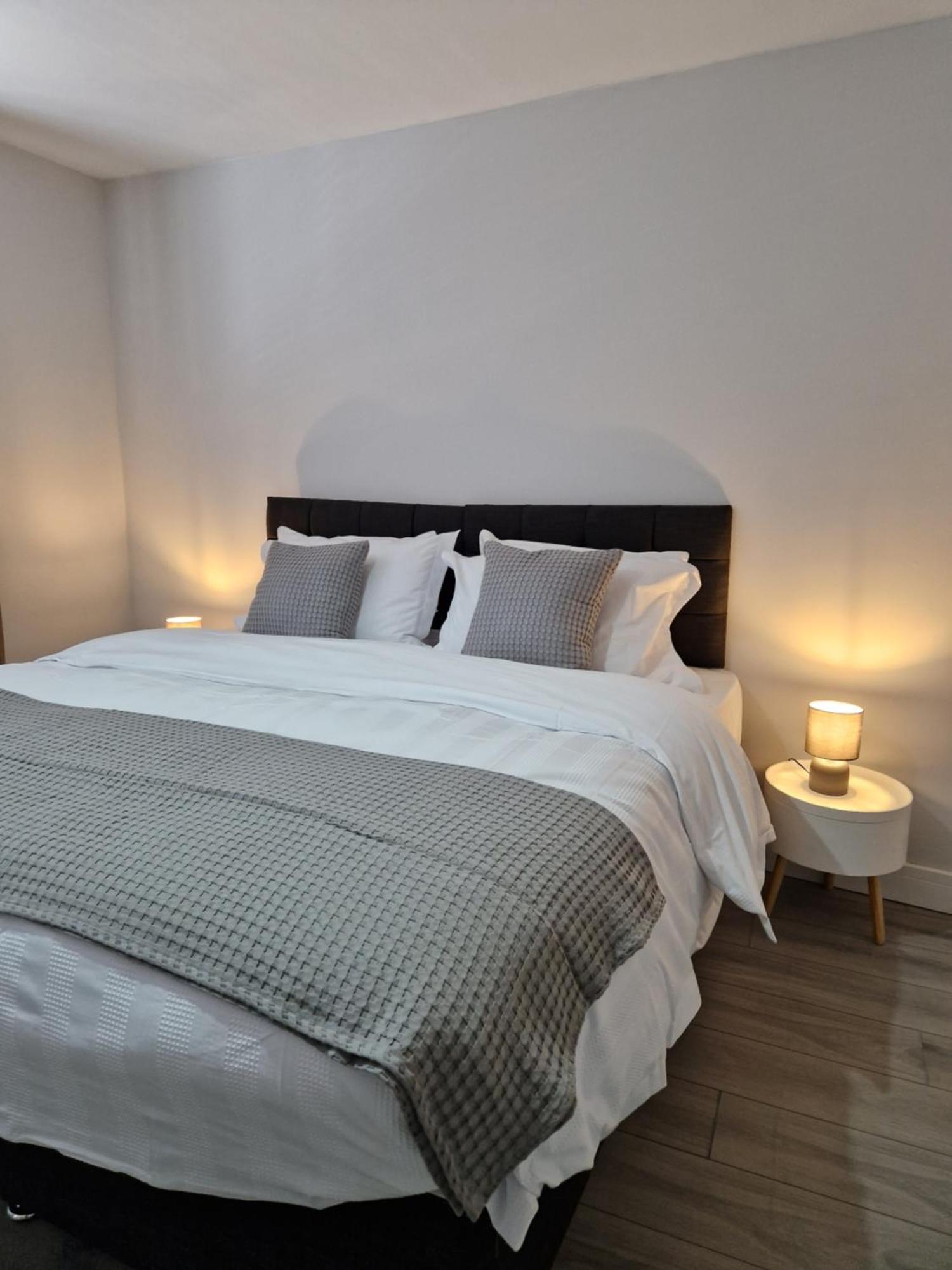 Stylish 2 Bed Home- Short Walk To Tottenham Stadium/stations * Londen