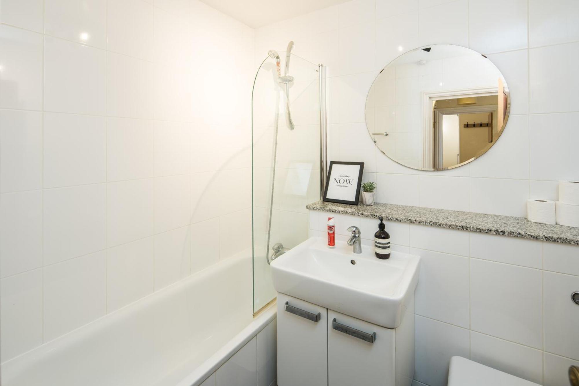 Cosy High-ceiling Victorian Flat With Balcony - 2mins To Hyde Park, Kensington Palace, Nottinghill, High Street Kensington,2br 2baths Lägenhet London