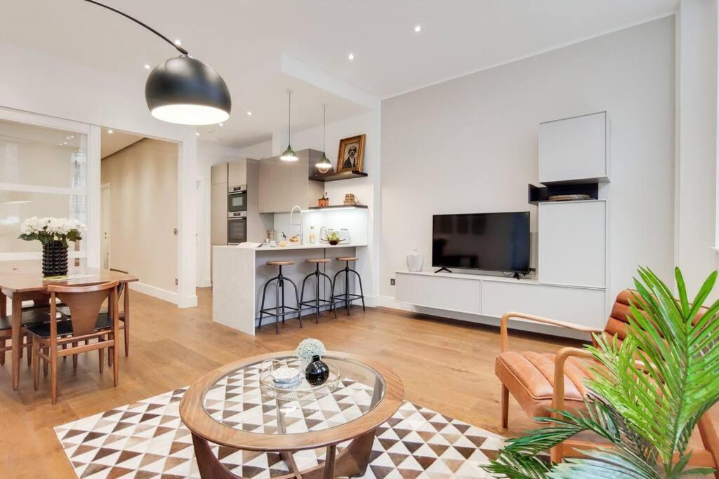 8 Borough - Modern & Elegant 2-bed, 2-bath Lejlighed London