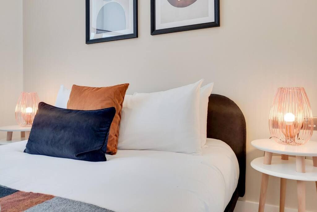 Apartment 13 Borough - Contemporary 1-bed, 1-bath In Borough London