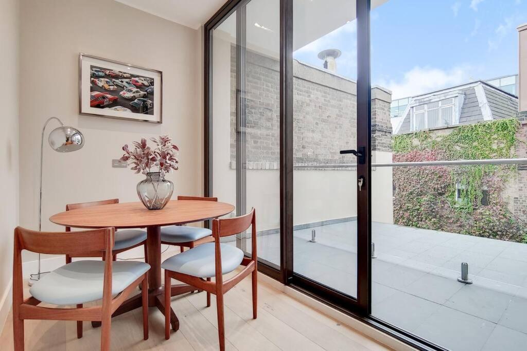 Apartment 13 Borough - Contemporary 1-bed, 1-bath In Borough London