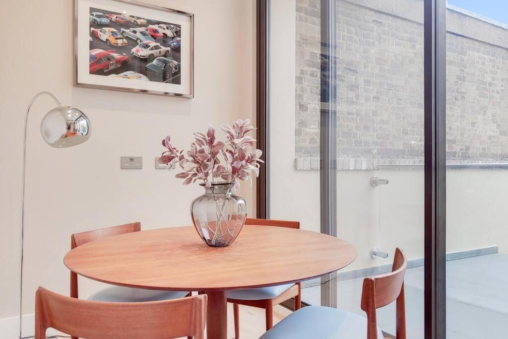 13 Borough - Contemporary 1-bed, 1-bath In Borough *
