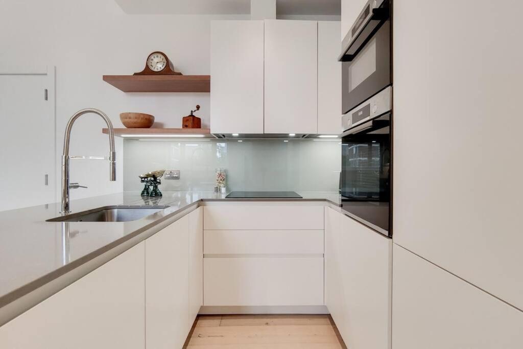 13 Borough - Contemporary 1-bed, 1-bath In Borough London