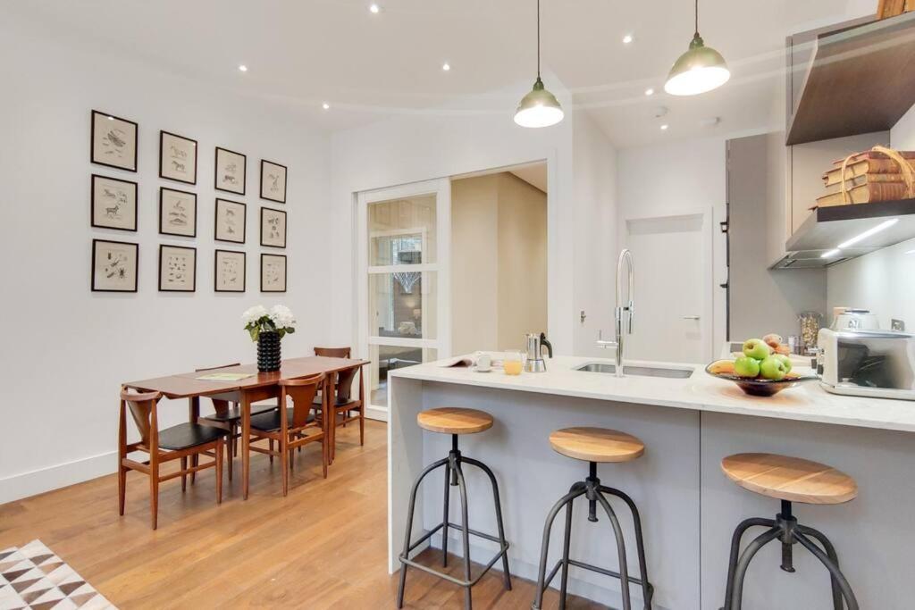 8 Borough - Modern & Elegant 2-bed, 2-bath Lejlighed
