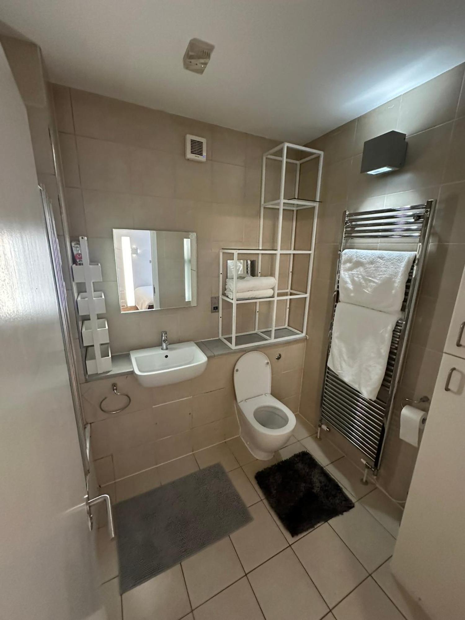Double Bedroom With Shared Bathroom Stunning Location Appartamento
