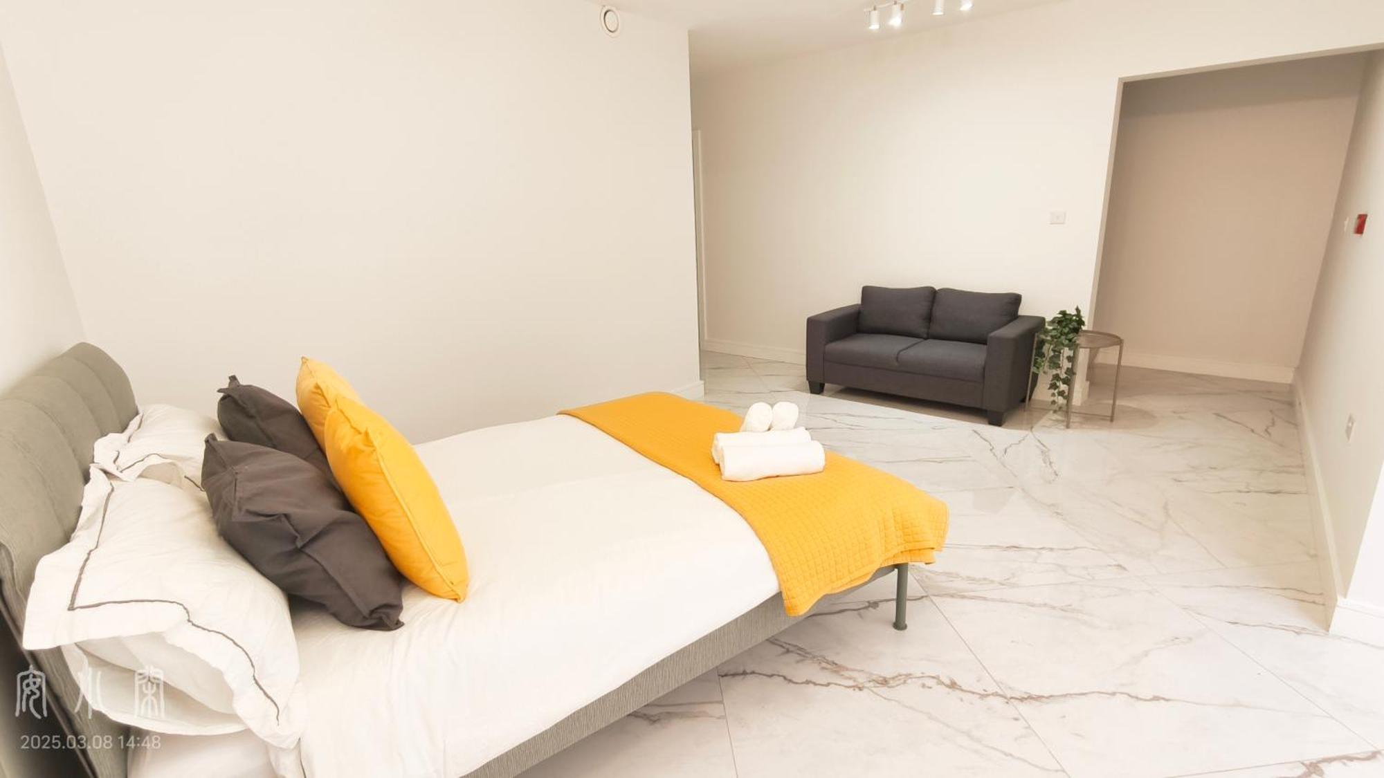 Beryl Road 1b2b In Hammersmith * London