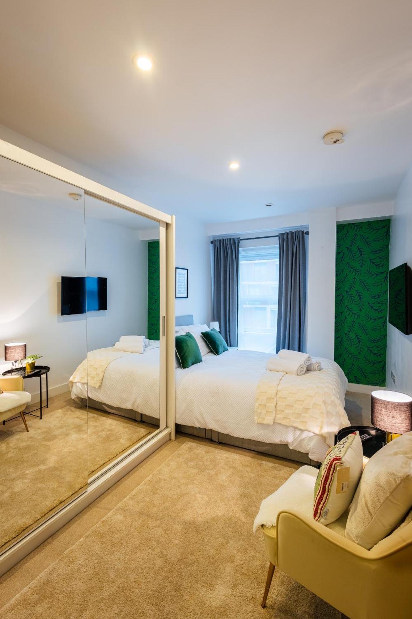 Lux To Eye Guest house London