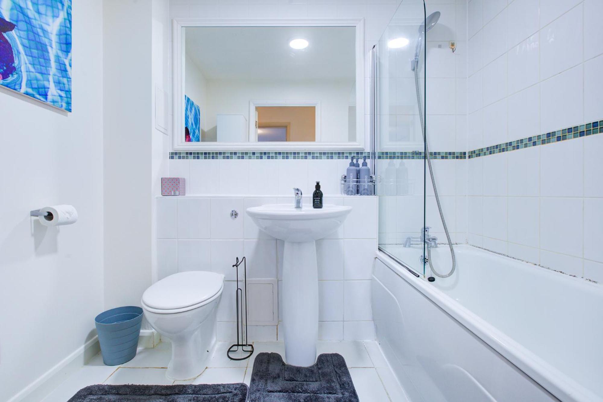 2 Bedroom Flat Near Westfield, Hospital, Stadium & Uni Londra
